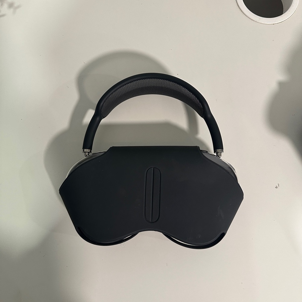 AirPod max + free silicone covers